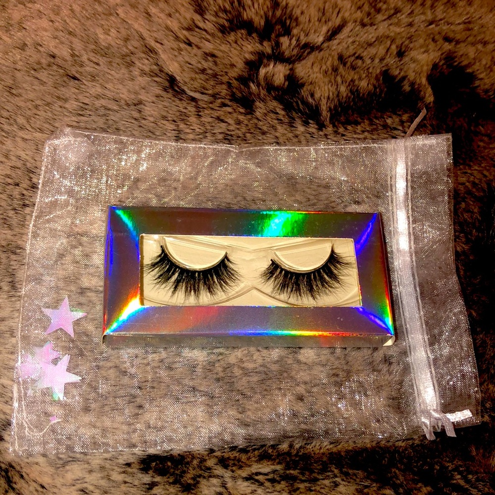 Beautiful Medium Sized lashes✨